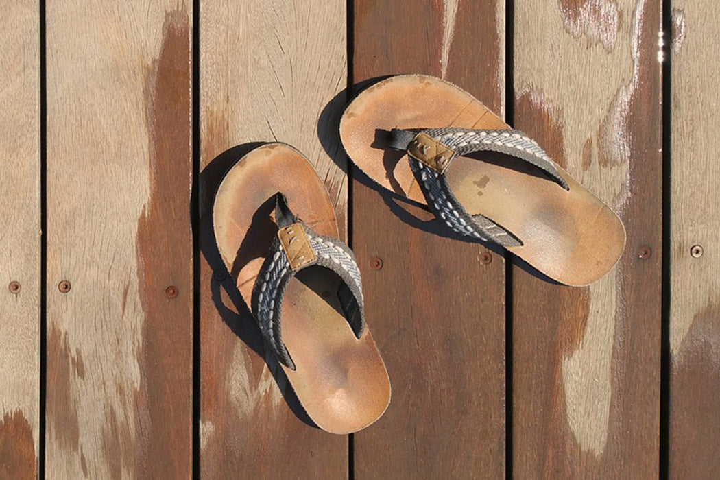 trendy mens flip flops